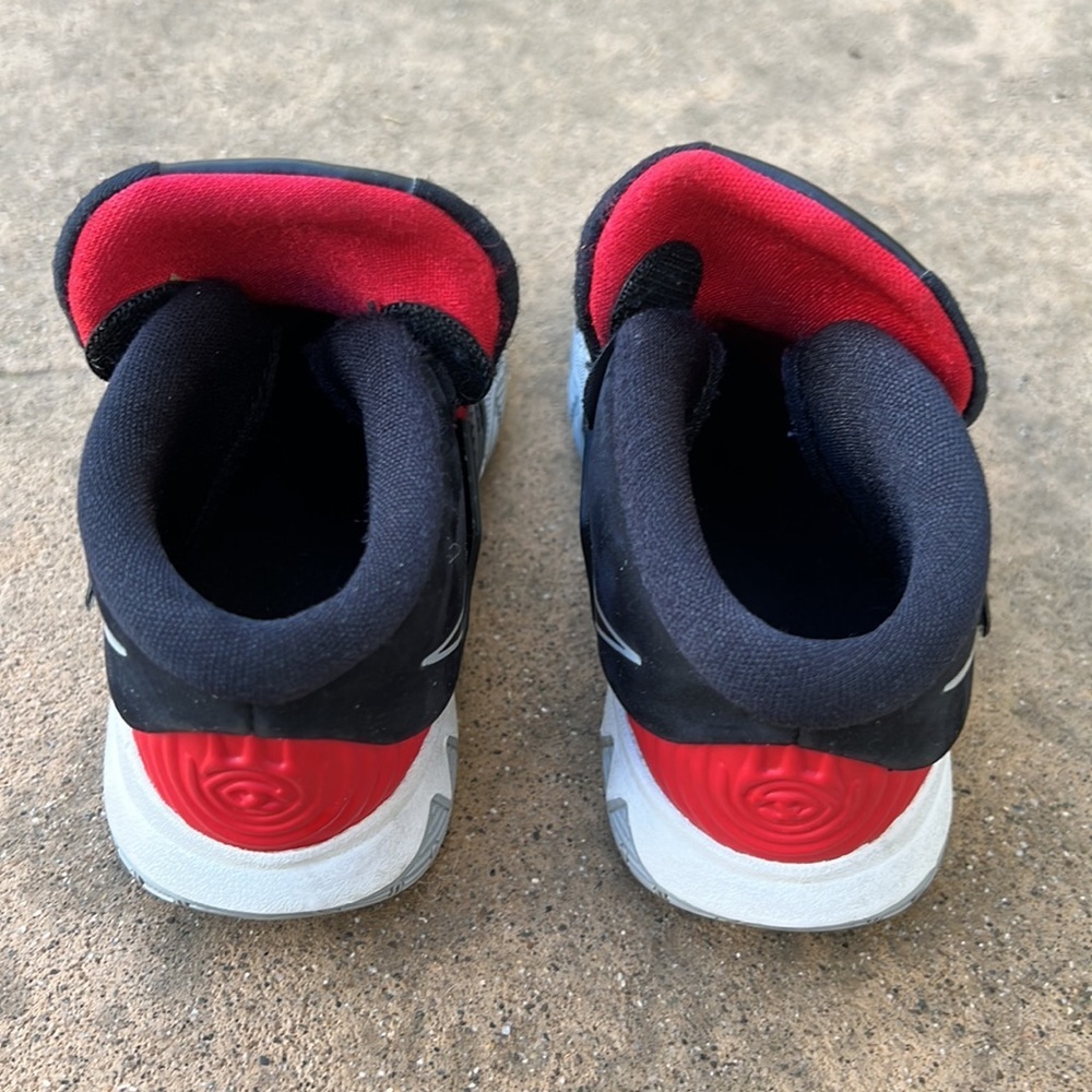💚Nike Kyrie 6 TF 'Bred' Black Toddler Sneaker Size 10C - Picture 6 of 9